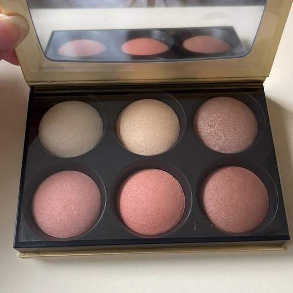 bareMinerals You Had Me At A Glow Dimensional Powder Palette - Picture 3 of 5
